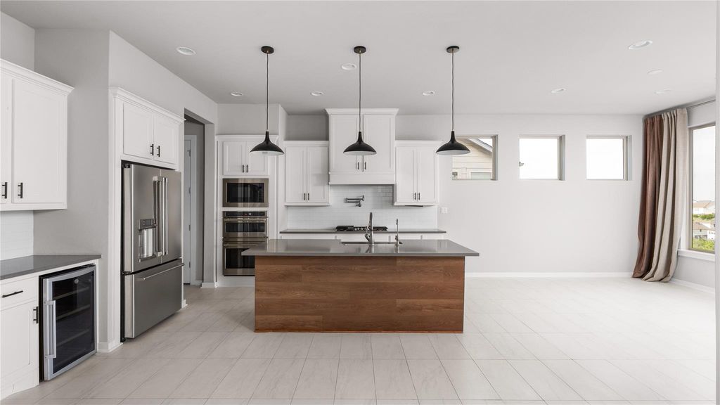 595 Dayridge DR, Dripping Springs, TX 78620