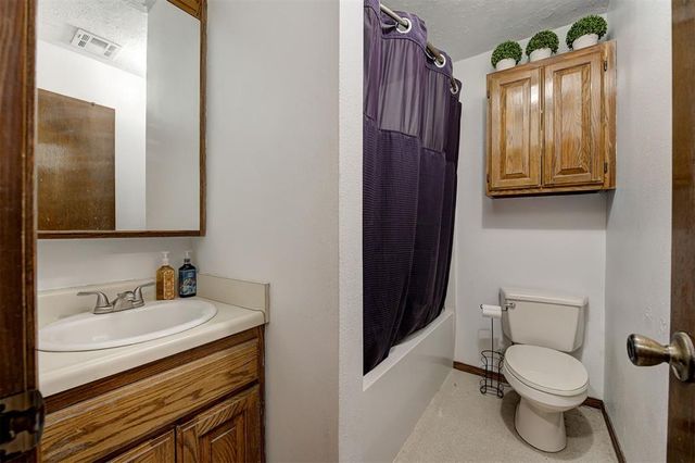 702 N 17th Street, Guthrie, OK 73044