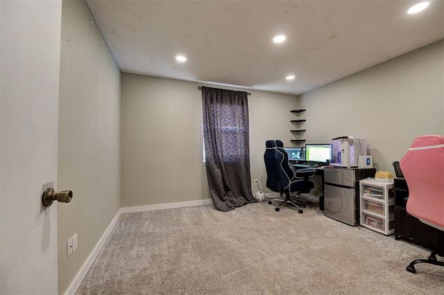 702 N 17th Street, Guthrie, OK 73044