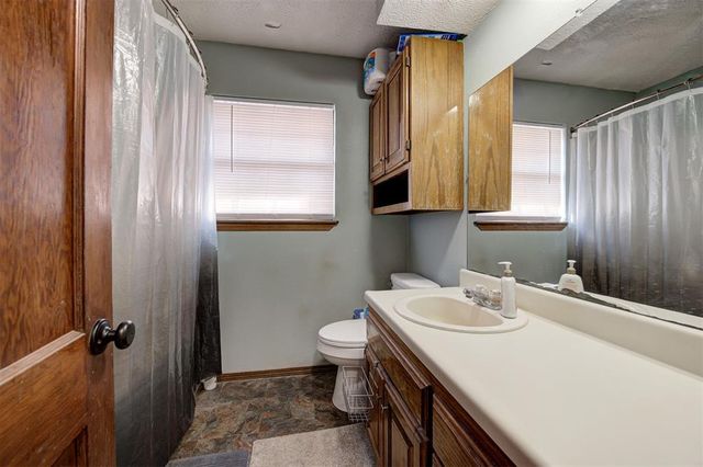 702 N 17th Street, Guthrie, OK 73044