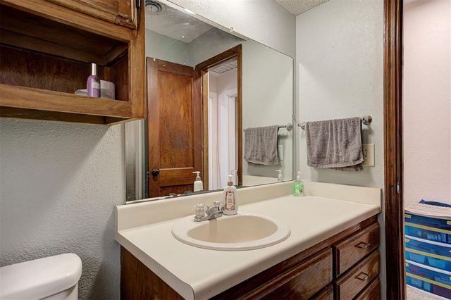 702 N 17th Street, Guthrie, OK 73044