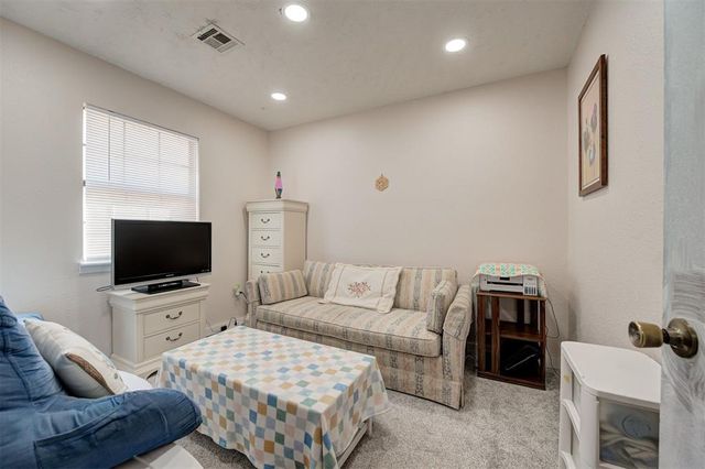 702 N 17th Street, Guthrie, OK 73044