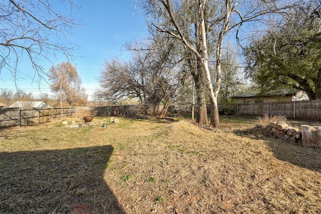 702 N 17th Street, Guthrie, OK 73044