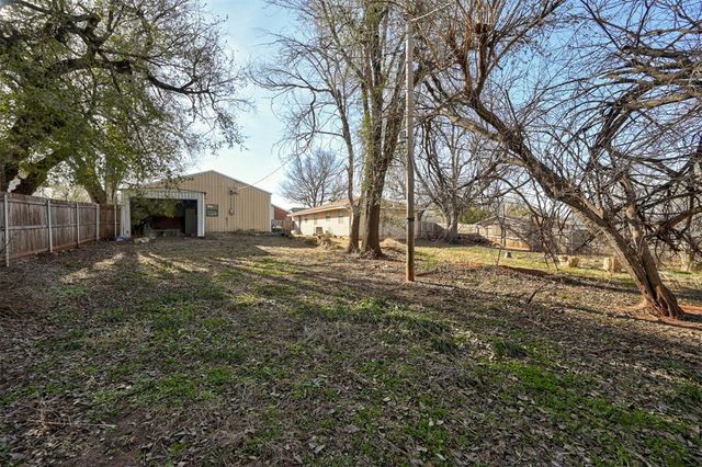702 N 17th Street, Guthrie, OK 73044
