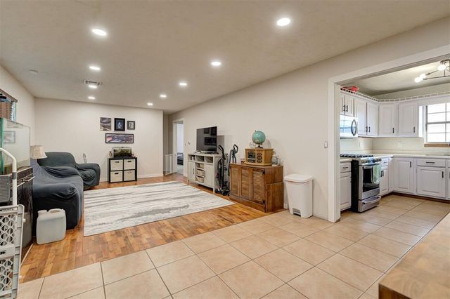 702 N 17th Street, Guthrie, OK 73044