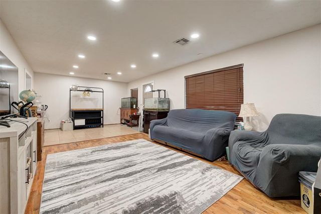 702 N 17th Street, Guthrie, OK 73044