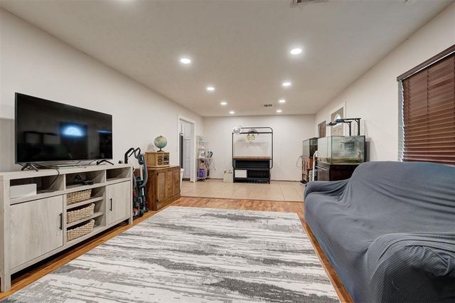 702 N 17th Street, Guthrie, OK 73044