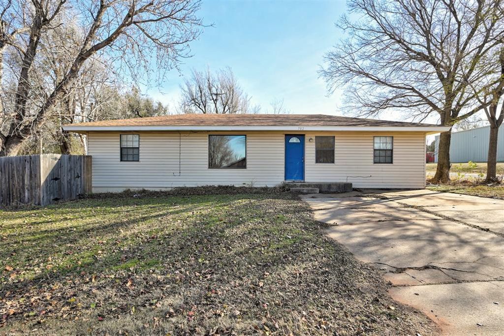 702 N 17th Street, Guthrie, OK 73044