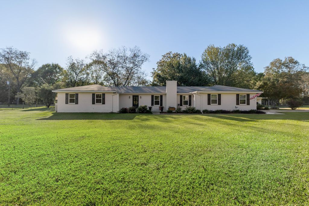 417 Herrington Rd., Petal, MS 39465