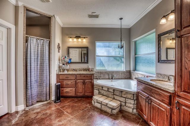 3300 Desirable Circle, Brenham, TX 77833