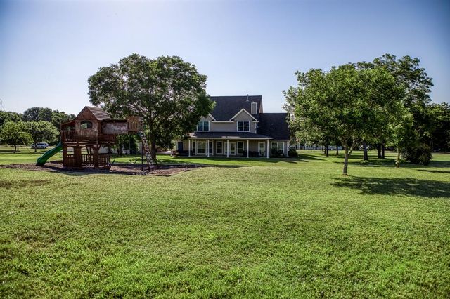 3300 Desirable Circle, Brenham, TX 77833