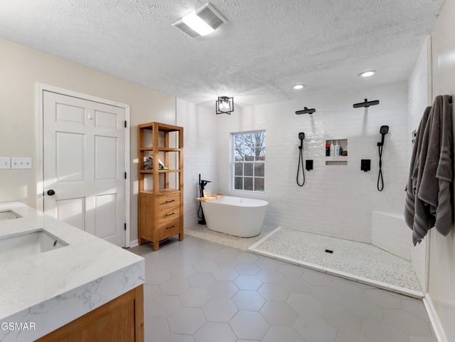 1033 Sunset View Road, Sevierville, TN 37876