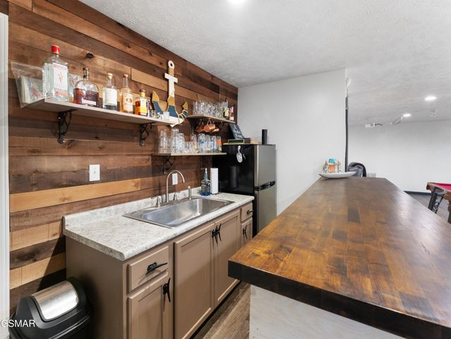 1033 Sunset View Road, Sevierville, TN 37876