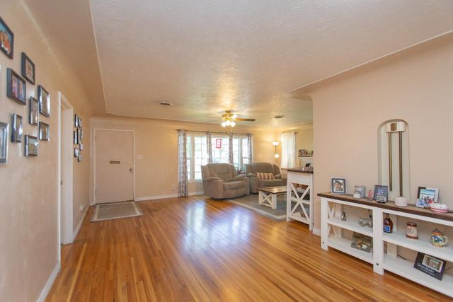 401 Fortuna Ave, Modesto, CA 95354