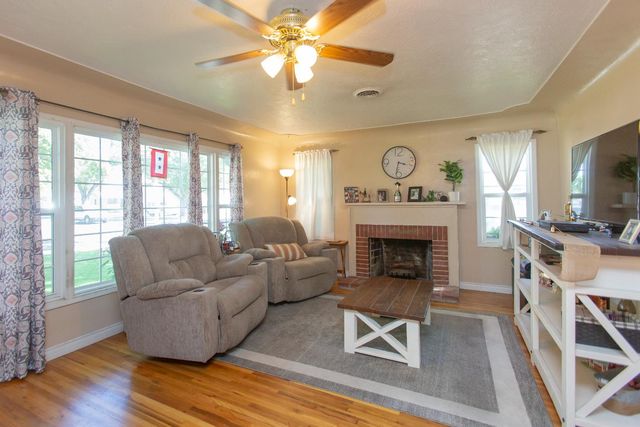 401 Fortuna Ave, Modesto, CA 95354