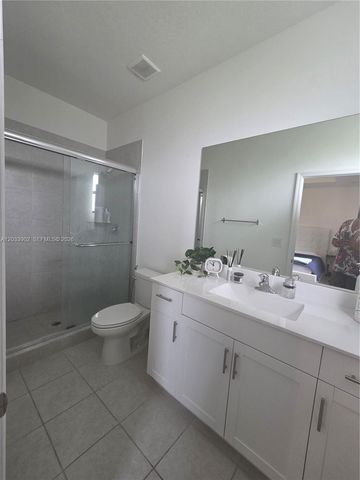 21124 NE 8th Ave, Miami, FL 33179