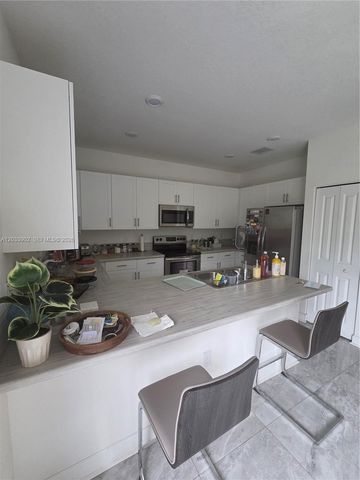 21124 NE 8th Ave, Miami, FL 33179