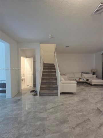 21124 NE 8th Ave, Miami, FL 33179