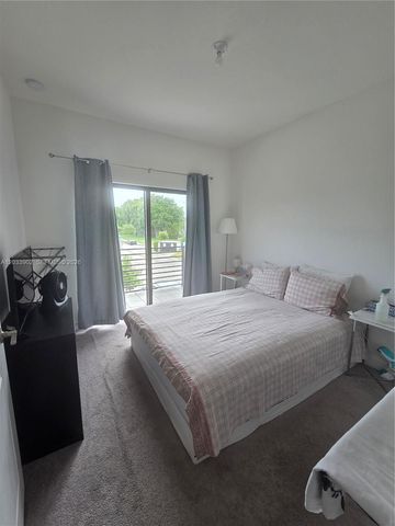 21124 NE 8th Ave, Miami, FL 33179