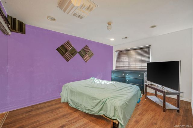 101 Surf Drive 23, Bronx, NY 10473