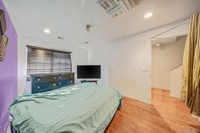 101 Surf Drive 23, Bronx, NY 10473