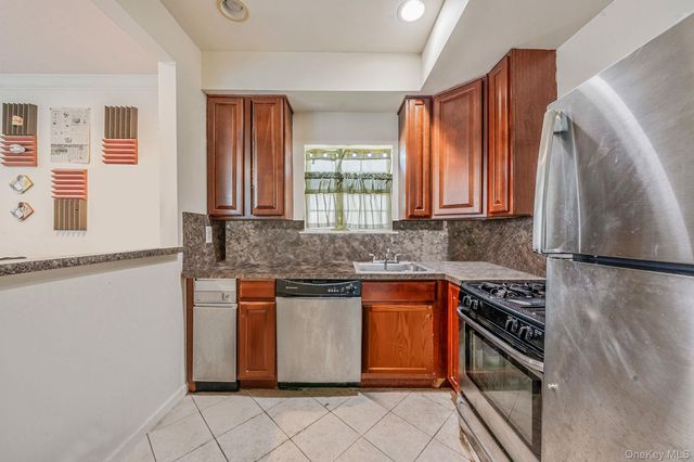 101 Surf Drive 23, Bronx, NY 10473