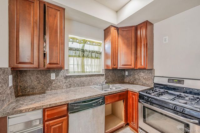 101 Surf Drive 23, Bronx, NY 10473