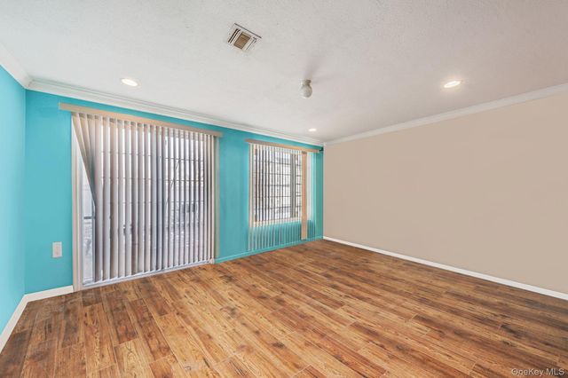 101 Surf Drive 23, Bronx, NY 10473