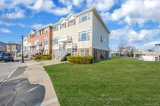 101 Surf Drive 23, Bronx, NY 10473