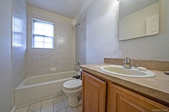 101 Surf Drive 23, Bronx, NY 10473