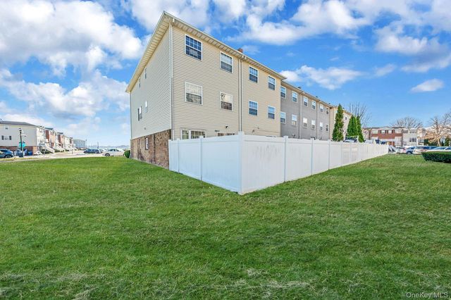 101 Surf Drive 23, Bronx, NY 10473