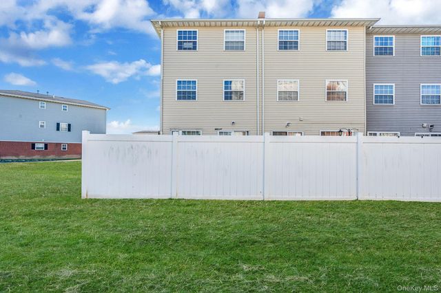 101 Surf Drive 23, Bronx, NY 10473