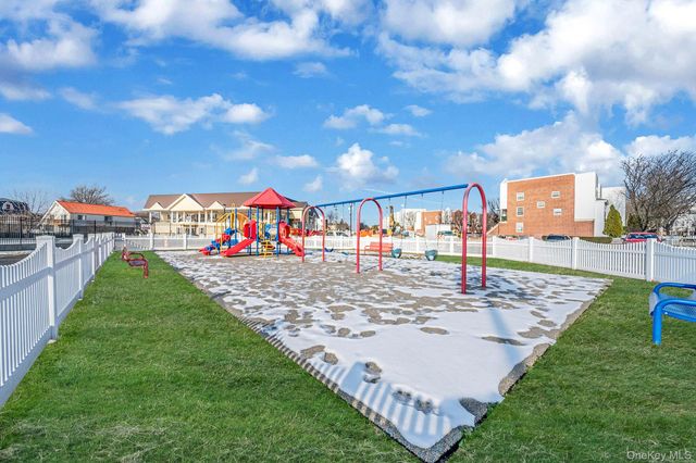 101 Surf Drive 23, Bronx, NY 10473