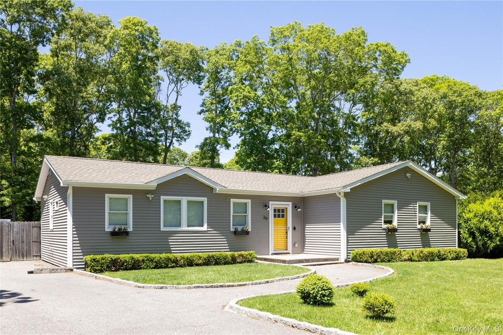 29 Matthews Drive, Remsenburg, NY 11972
