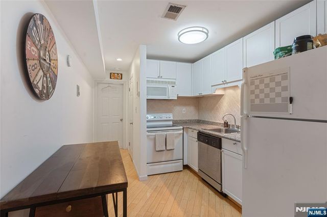330 Monroe Street 3R, Hoboken, NJ 07030