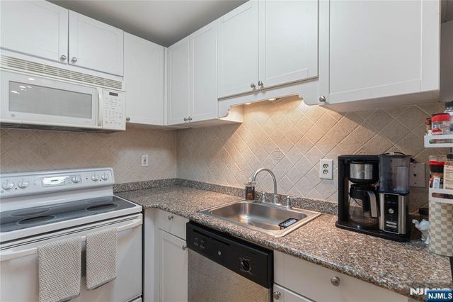 330 Monroe Street 3R, Hoboken, NJ 07030