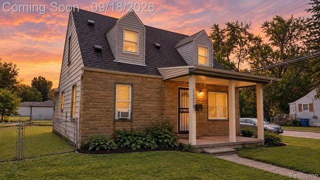26095 Powers Avenue, Dearborn Heights, MI 48125