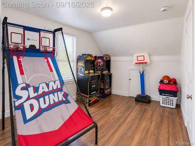 26095 Powers Avenue, Dearborn Heights, MI 48125