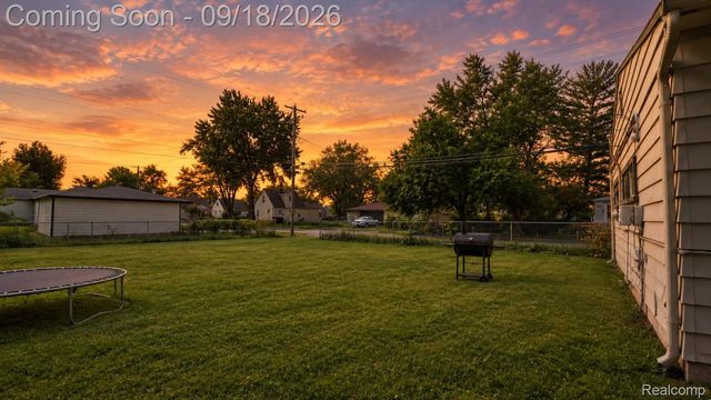 26095 Powers Avenue, Dearborn Heights, MI 48125