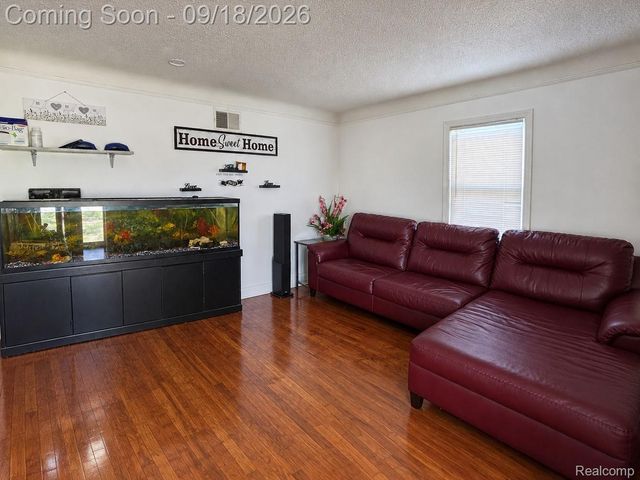 26095 Powers Avenue, Dearborn Heights, MI 48125