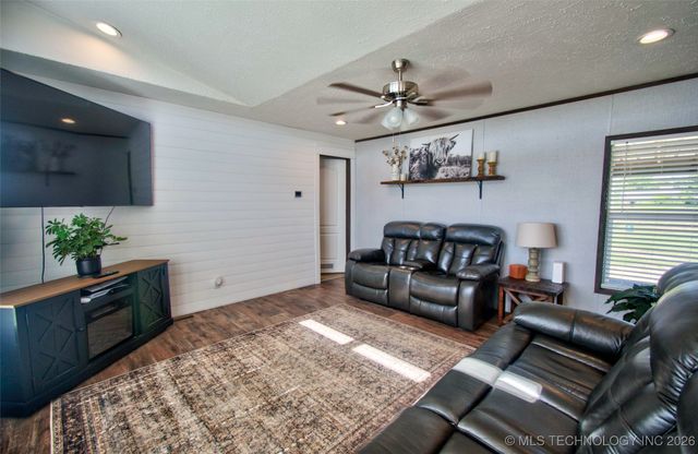 114126 S 4203 Road, Checotah, OK 74426