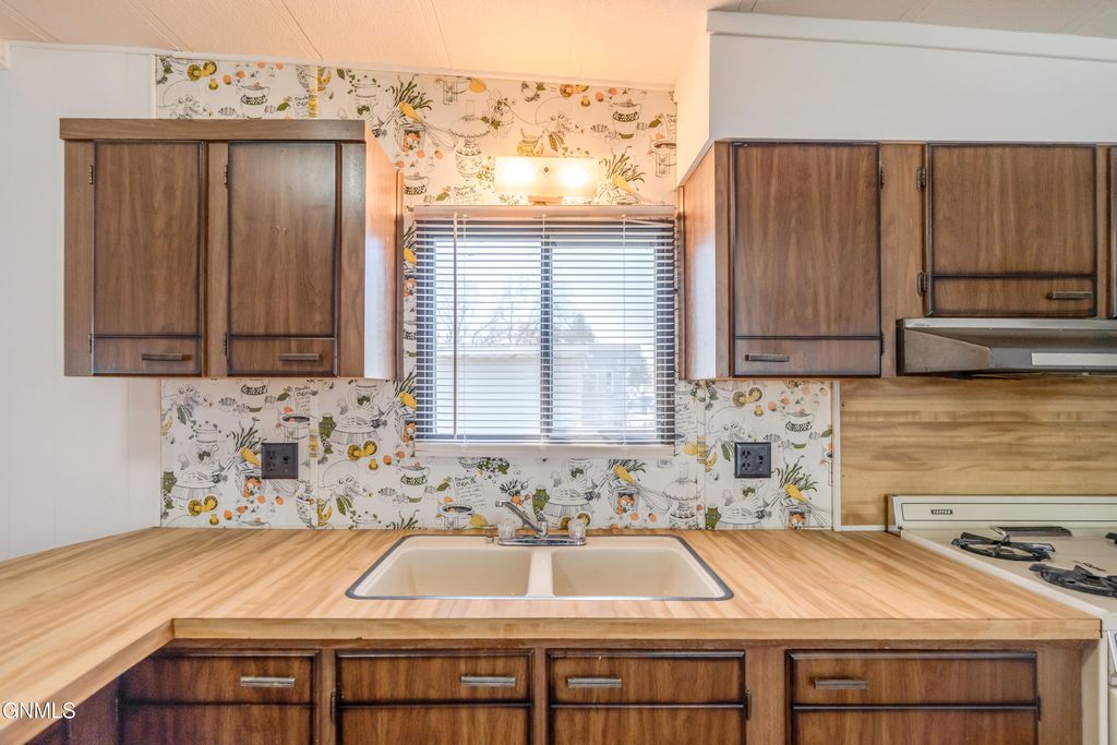 1119 University Drive, Bismarck, ND 58504 photo 10