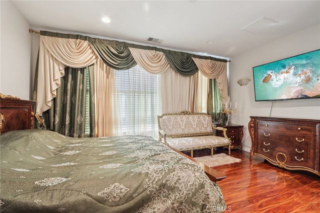 13225 Victory Boulevard, Valley Glen, CA 91401