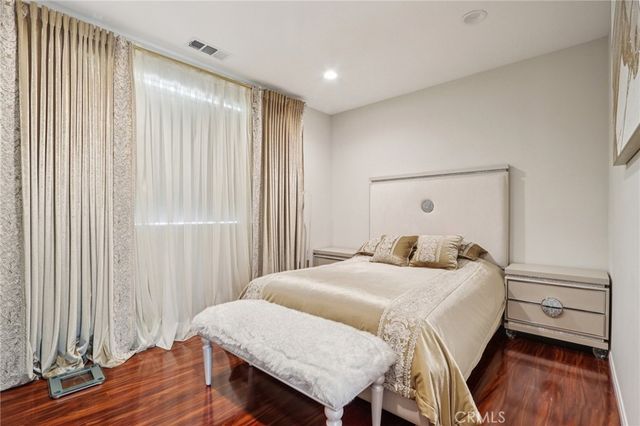 13225 Victory Boulevard, Valley Glen, CA 91401