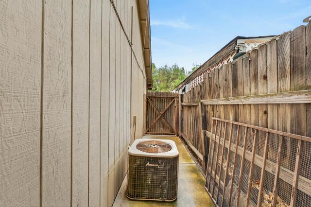 1754 Urbana Way, Sacramento, CA 95833