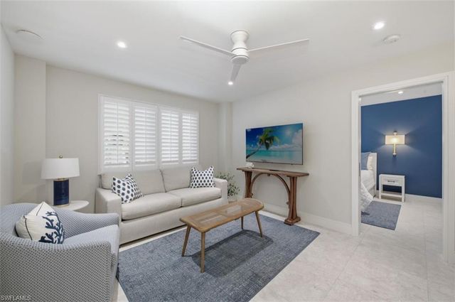 2170 Gulf Shore BLVD N 24W, Naples, FL 34102