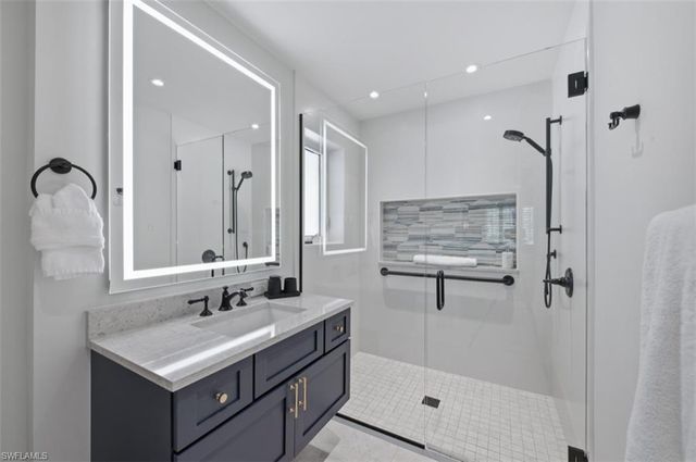 2170 Gulf Shore BLVD N 24W, Naples, FL 34102