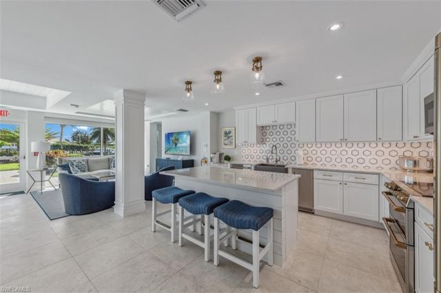 2170 Gulf Shore BLVD N 24W, Naples, FL 34102