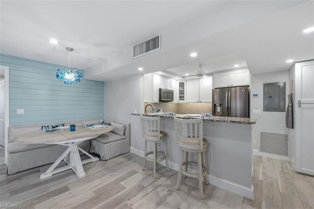 2170 Gulf Shore BLVD N 24W, Naples, FL 34102