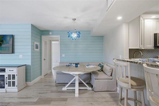2170 Gulf Shore BLVD N 24W, Naples, FL 34102